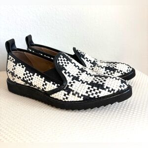 Everlane Black & White Woven Slip-On Street Shoes
